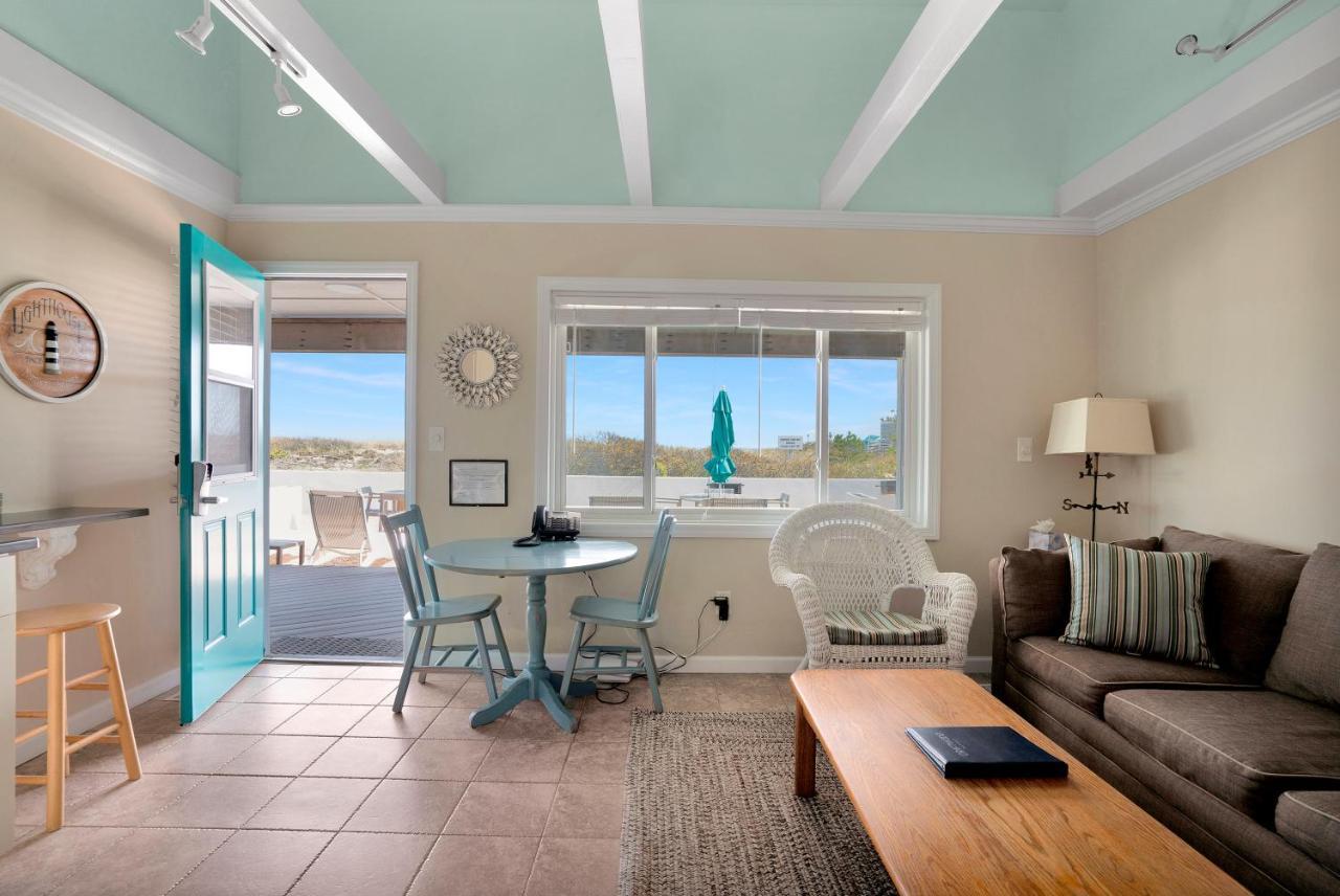 Driftwood Resort On The Ocean Монток Экстерьер фото
