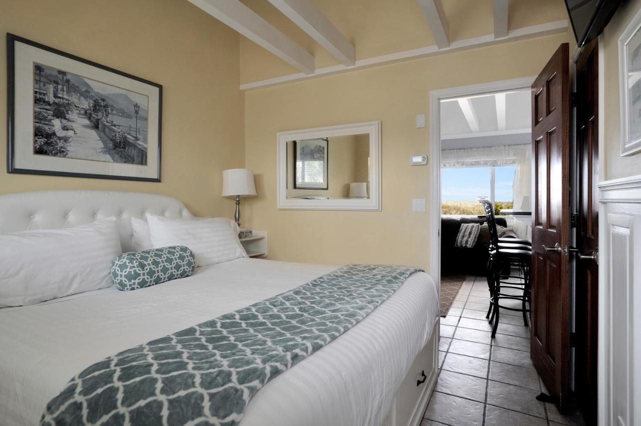 Driftwood Resort On The Ocean Монток Экстерьер фото