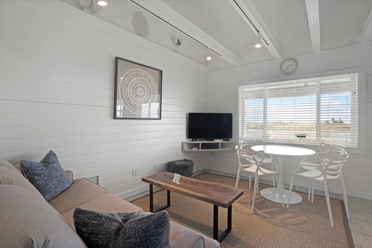 Driftwood Resort On The Ocean Монток Экстерьер фото