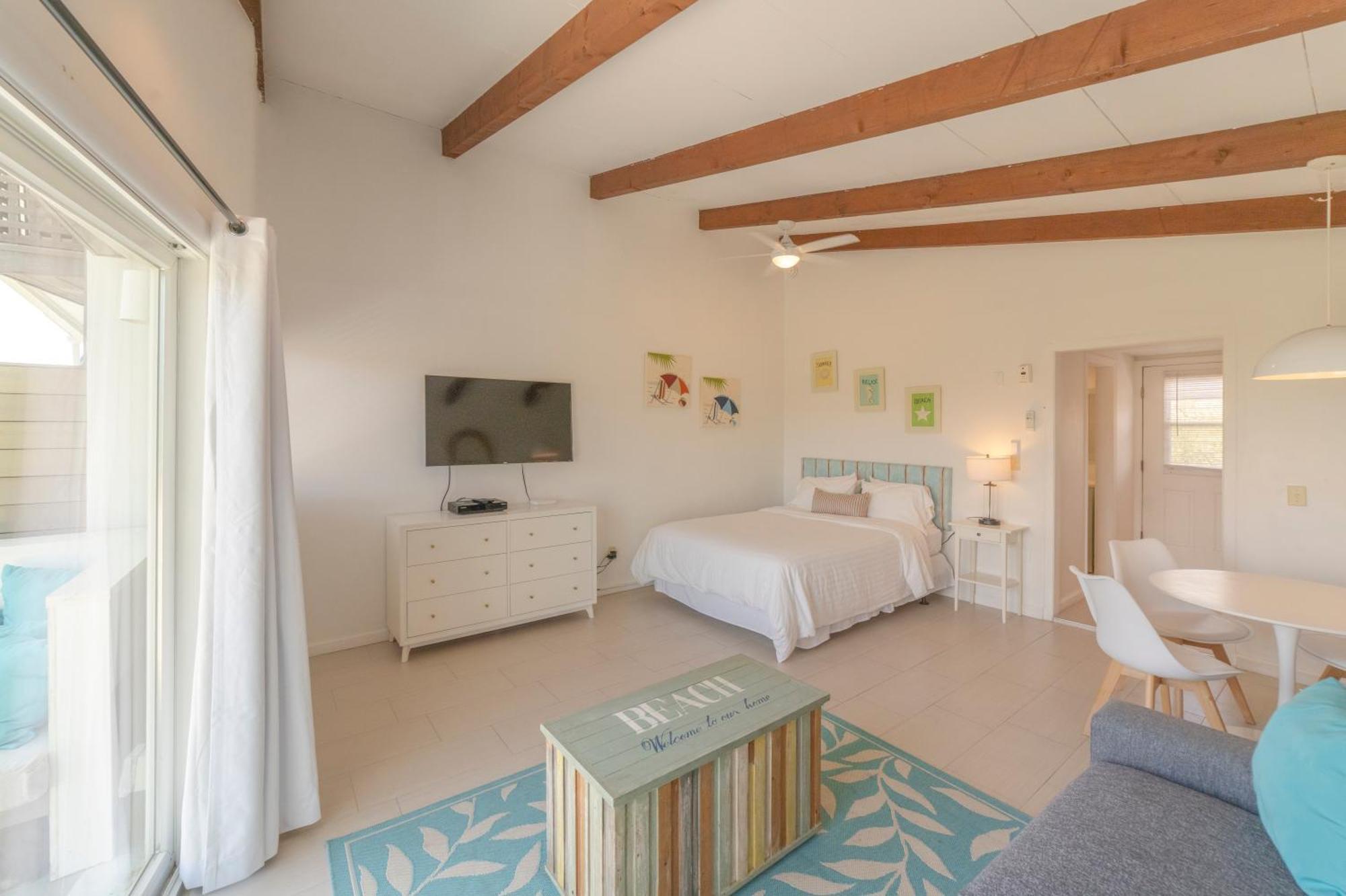 Driftwood Resort On The Ocean Монток Экстерьер фото